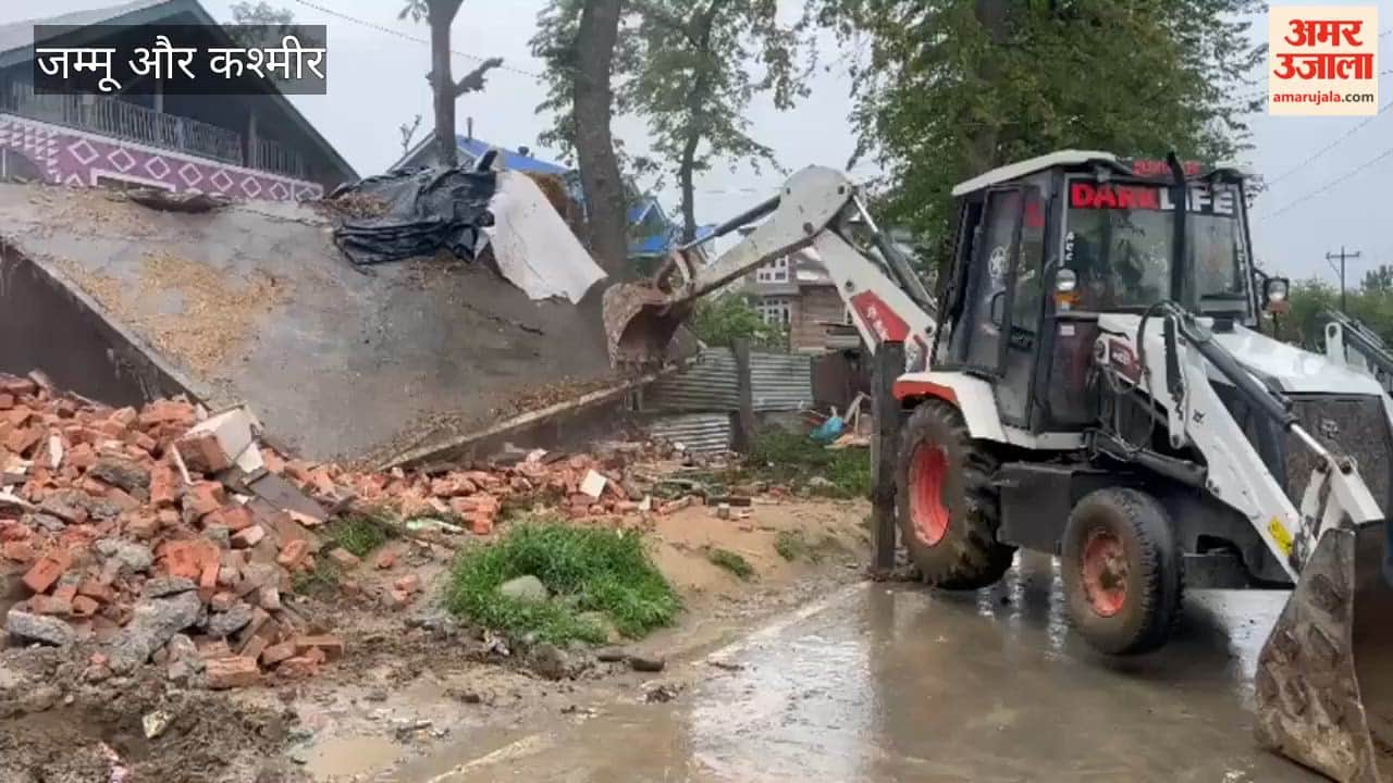 Two Shops Demolished in Shopian Under Anti-Drug Drive