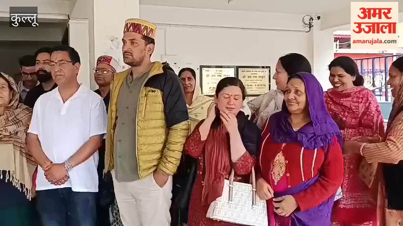 Kullu: Filing of nomination papers begins at the Municipal Council; candidates file nominations accompanied by their supporters