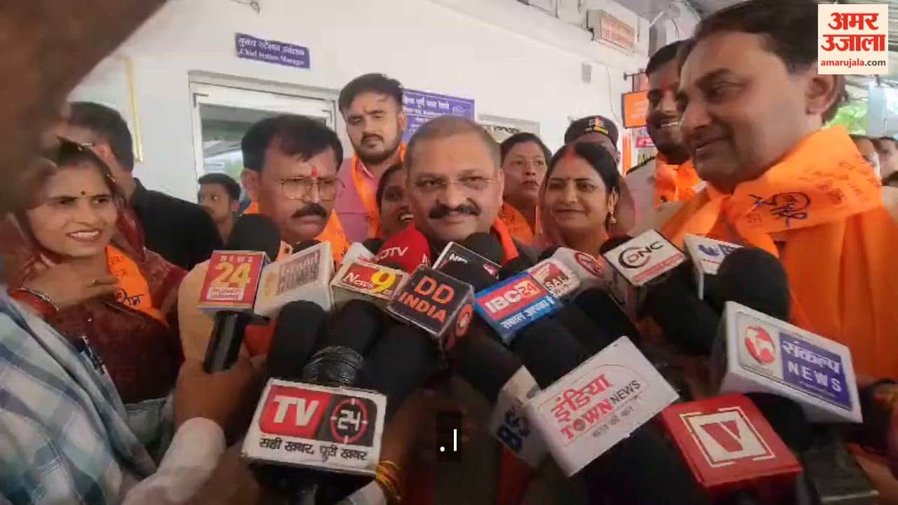 876 Devotees Depart from Rajnandgaon to Seek Darshan of Ram Lalla MP Santosh Pandey Flags Off Journey