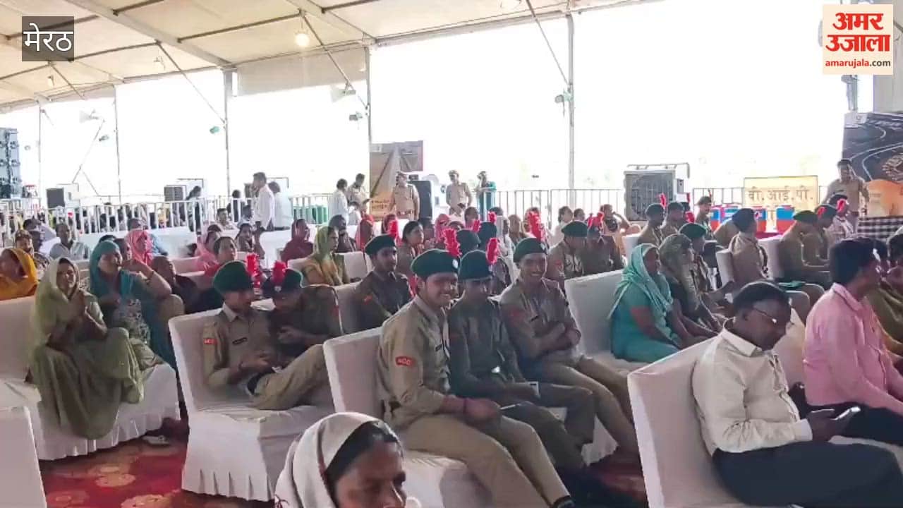 Meerut: Inauguration program of Ganga Expressway shown live in Bijauli, people gathered