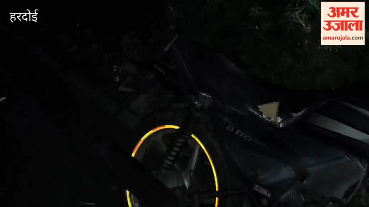 Hardoi: Out-of-Control Car Crashes into Trailer; Six Injured