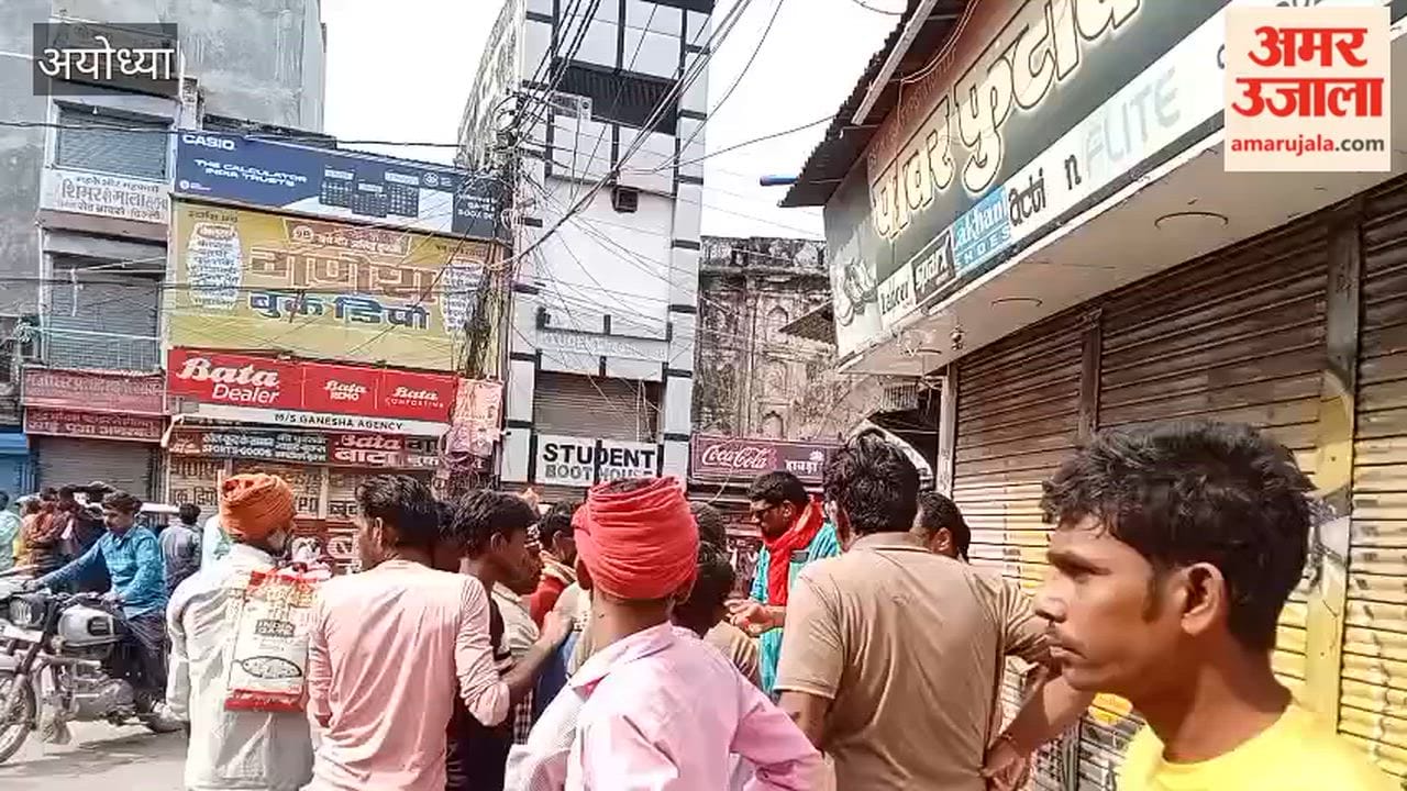 अयोध्या में मजदूर दिवस पर श्रमिकों को मिठाई खिलाकर किया गया सम्मानित