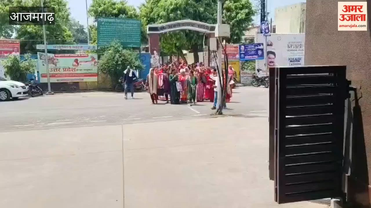 Anganwadi Workers Stage Protest on Labour Day in azamgarh