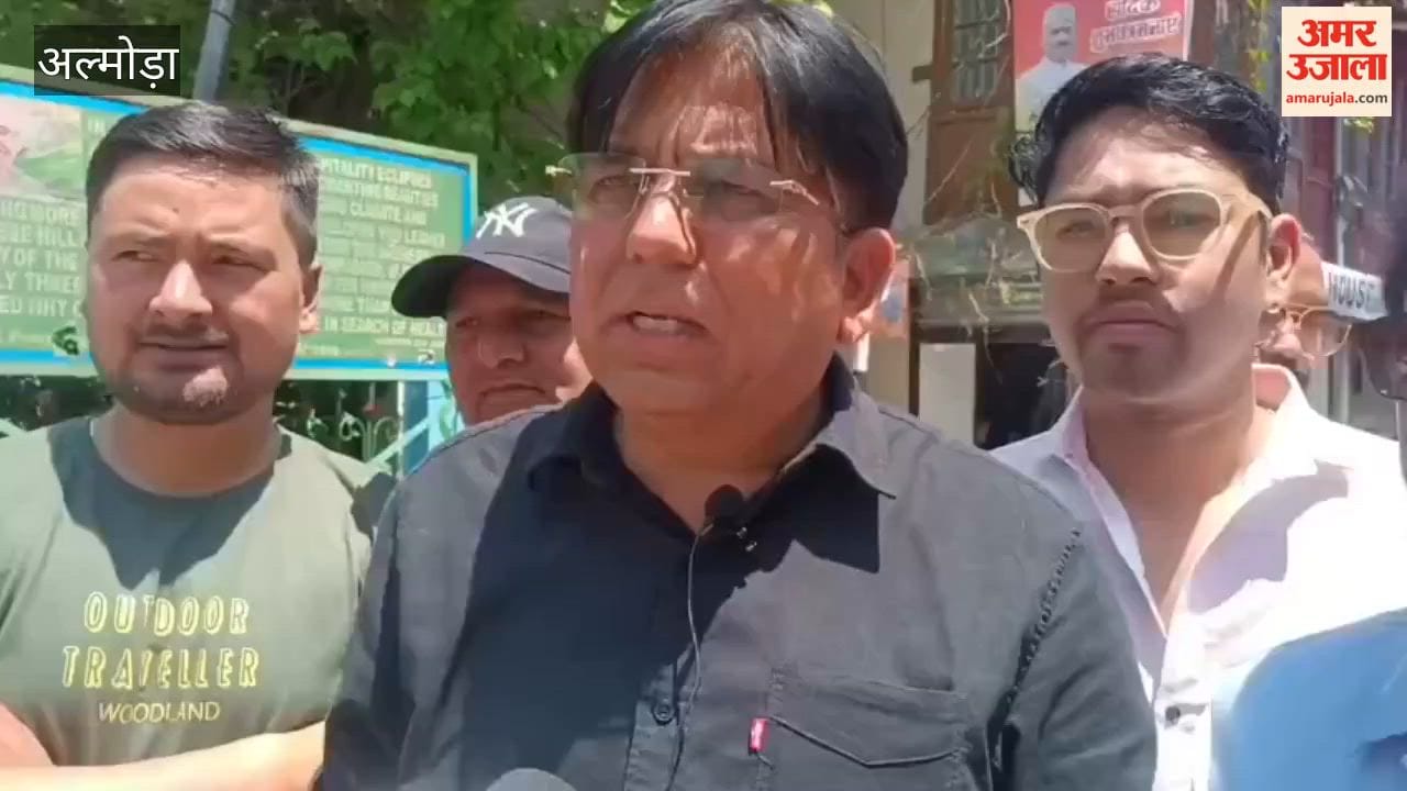 Congress protested against the increase in the price of commercial gas cylinders in Almora