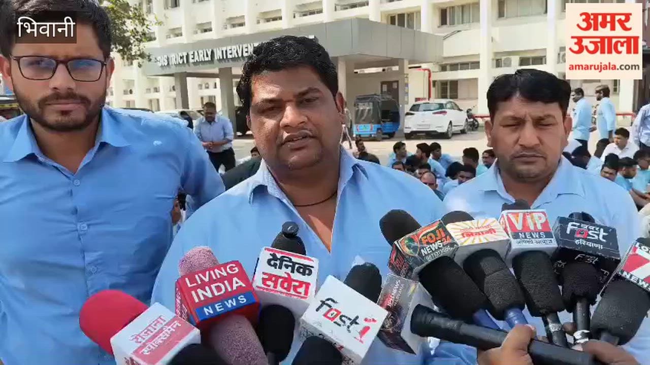 Health Workers in Bhiwani, Angered over Non-Payment of Salaries, Vent Their Frustration; Stage Sit-in Protest at Civil Hospital