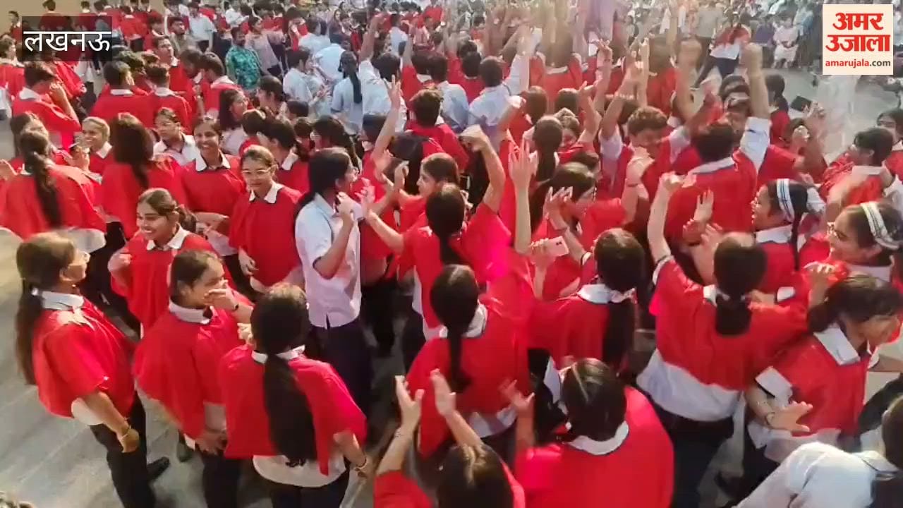ISC का रिजल्ट आउट, लखनऊ में सीएमएस में स्टूडेन्ट्स ने मनाया जश्न