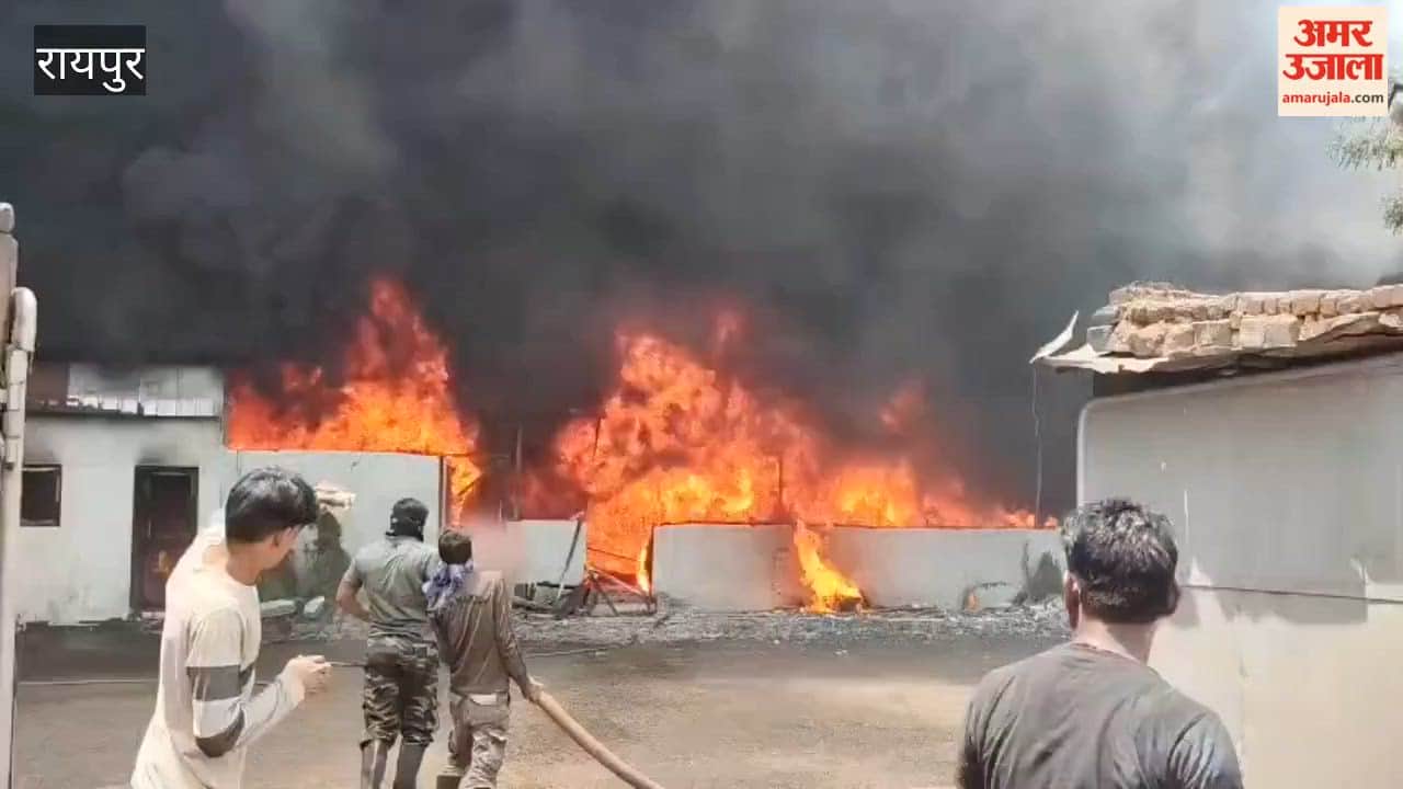Massive fire breaks out in plastic factory in Raipur