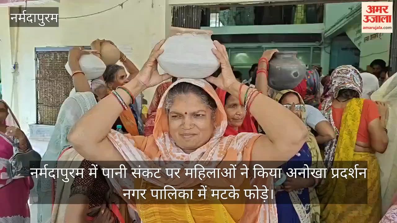 Women in Narmadapuram staged a unique protest against the water crisis, breaking pots at the municipality.