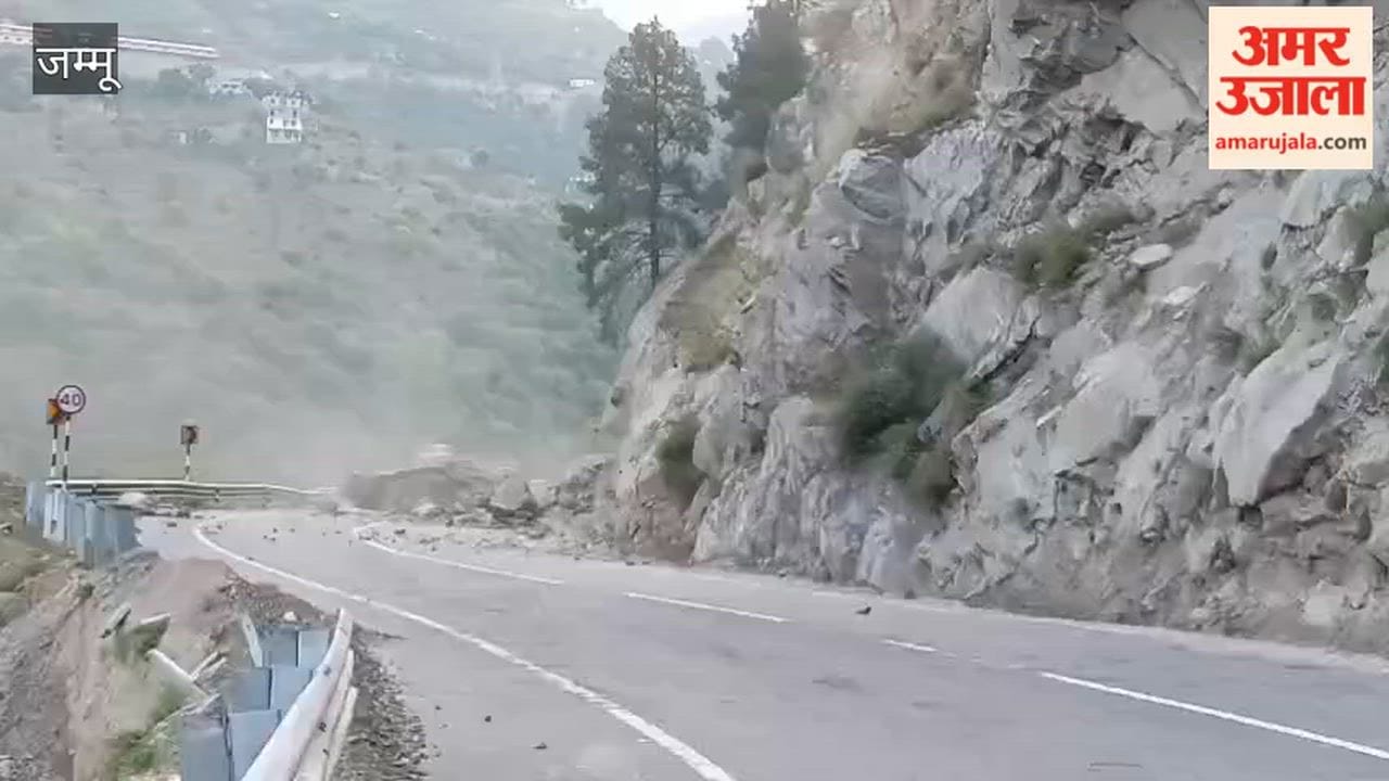Landslide hits Doda, long traffic jam on highway