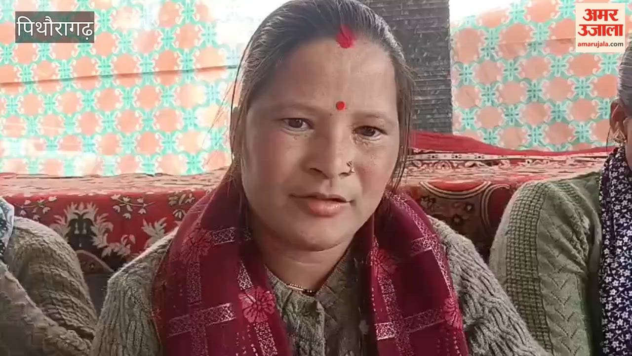 The people of Munsiyari announced to block both the highways