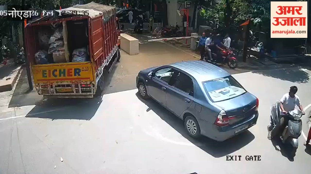 Young man riding car broke barrier in Noida video