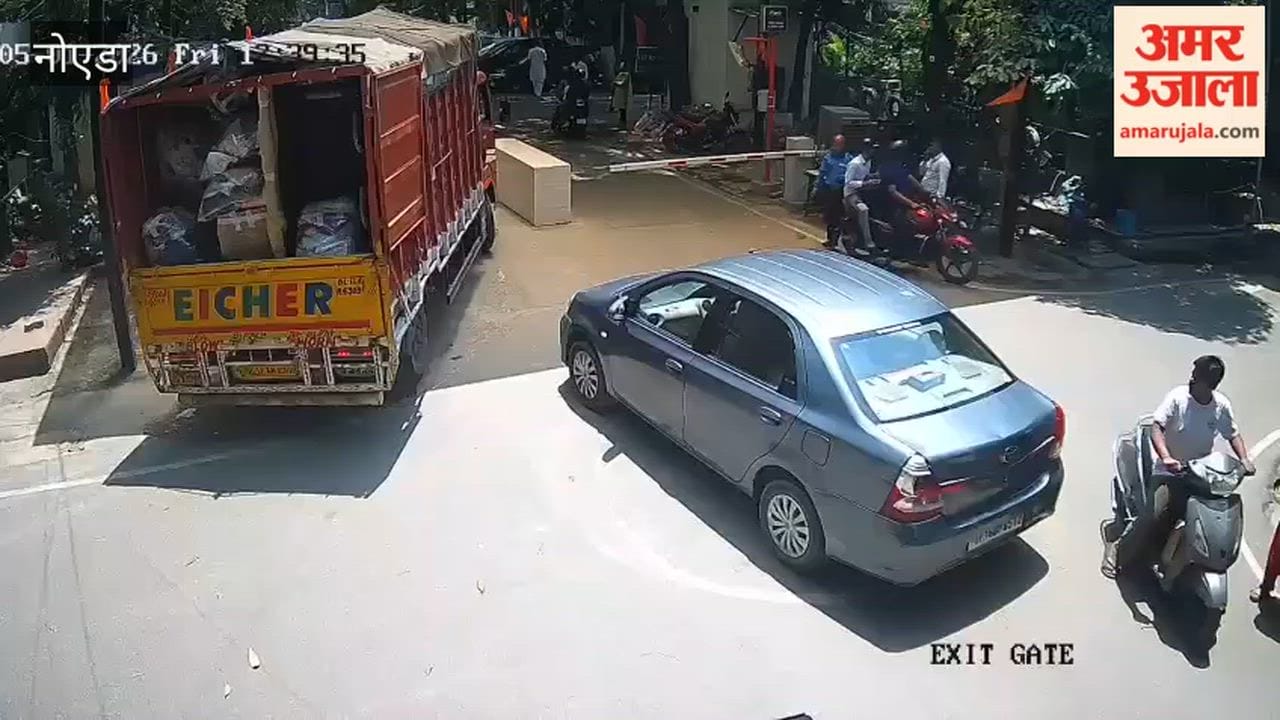 Young man riding car broke barrier in Noida video