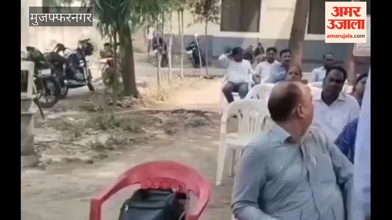 Muzaffarnagar: Secondary Teachers’ Union Protests at DIOS Office Over Pending Demands