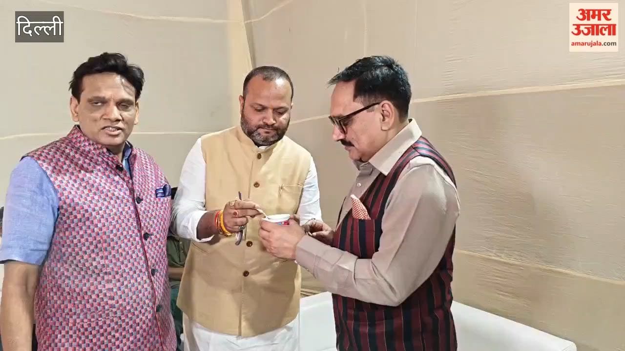 Bengal Assembly Elections Delhi BJP President Virendra Sachdeva also ate Mishti Doi