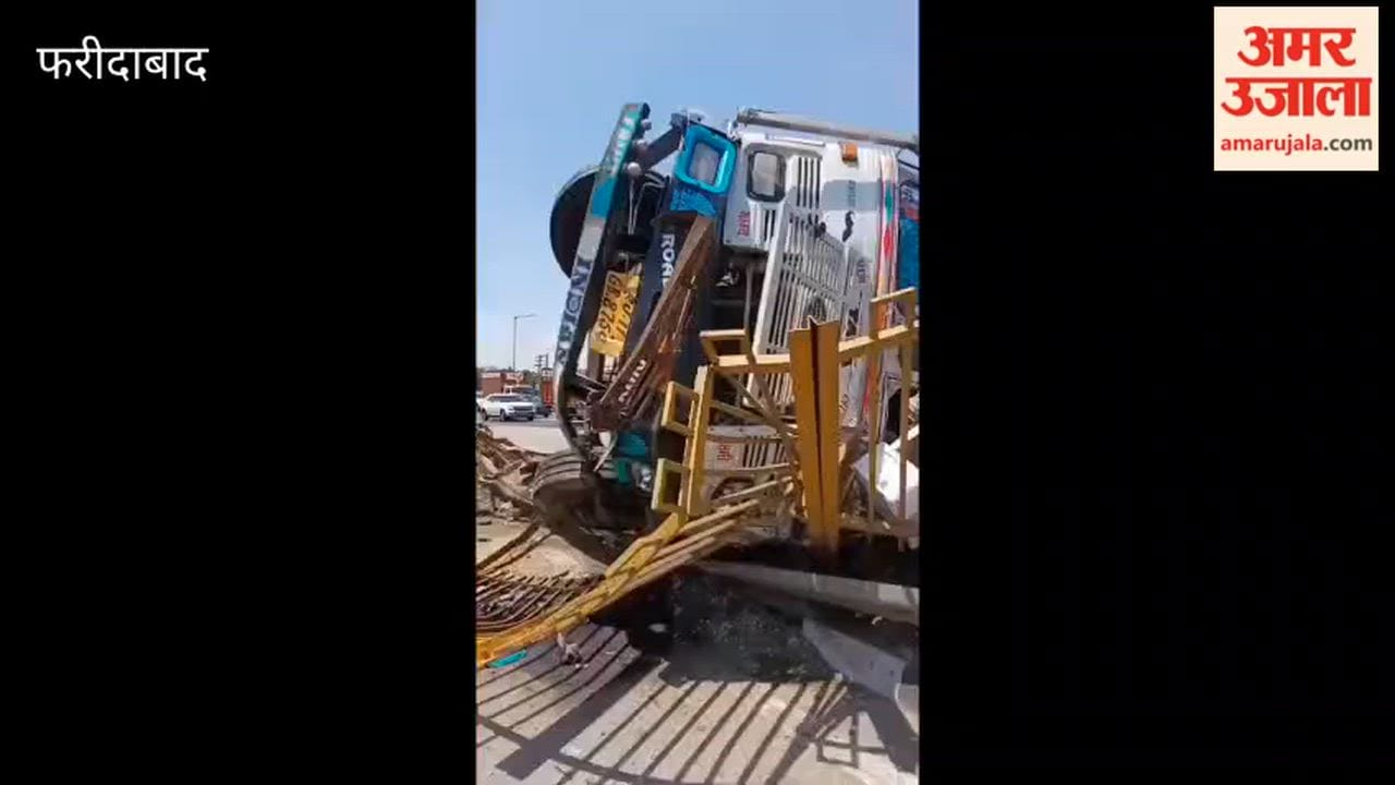 A truck loaded with coconuts collided with a grill and overturned