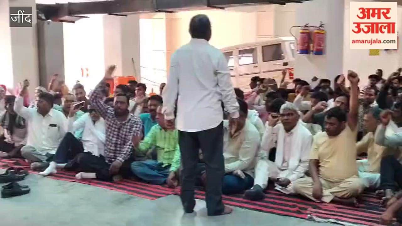 The sanitation workers submitted a memorandum of their demands to Chairperson representative Dr. Raj Saini.