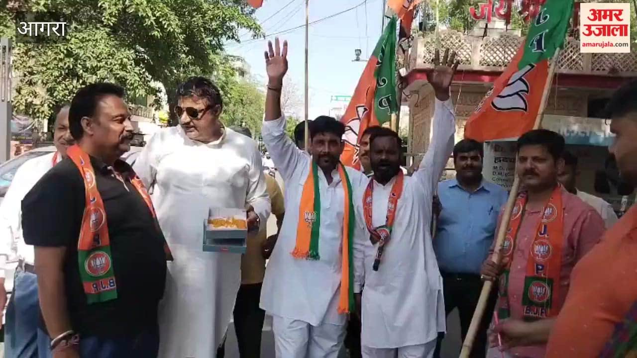 BJP workers celebrated and distributed sweets After victory in West Bengal and assam