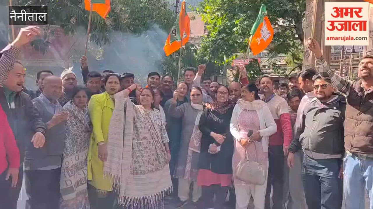 BJP workers celebrated victory in Bengal, Assam and Puducherry in Nainital, burst firecrackers and distributed sweets