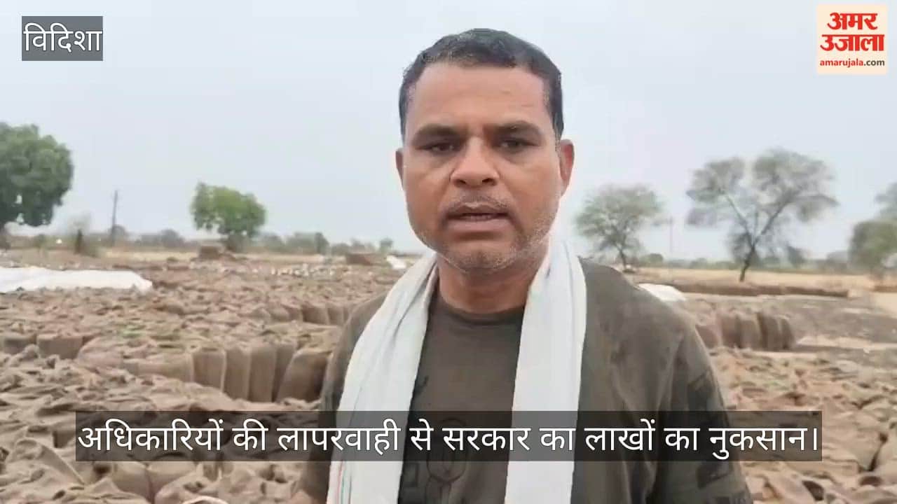 Wheat and gram are soaking in the open at procurement centres in Vidisha, officials are careless.
