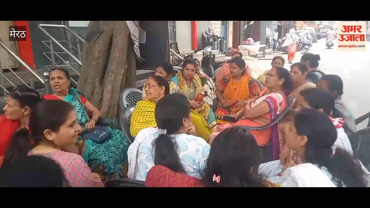 Meerut: Women held meeting in Shastri Nagar Sector 2