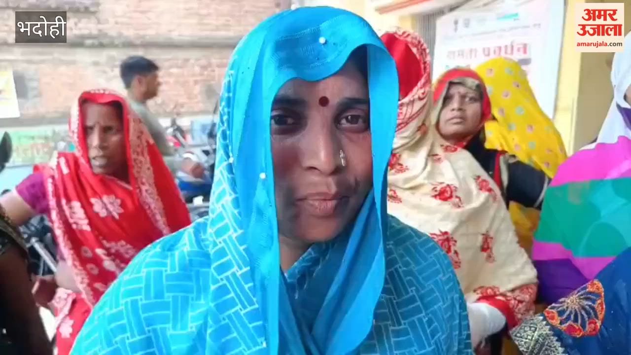 Enraged over Neglect Ward Women Stage Protest Against Nagar Panchayat