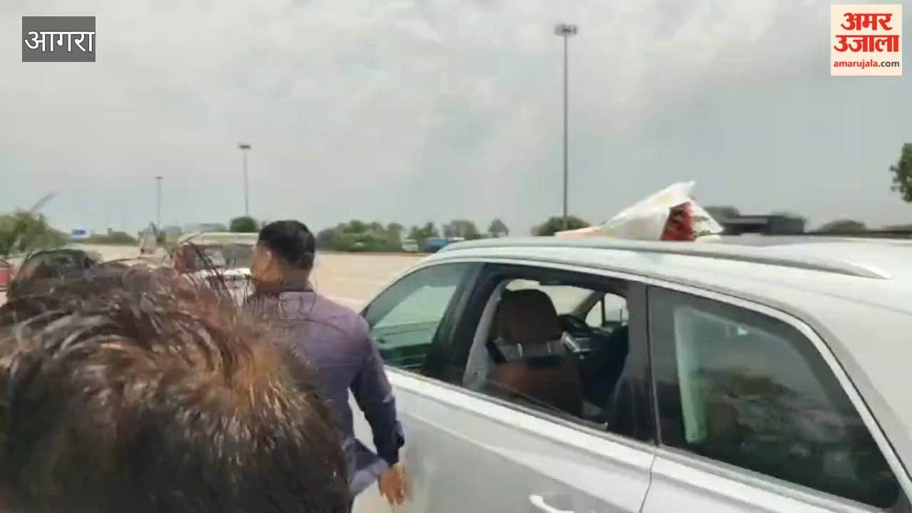 Grand Welcome for Shivpal Yadav in Agra, SP Workers Gather at Khandoli Toll