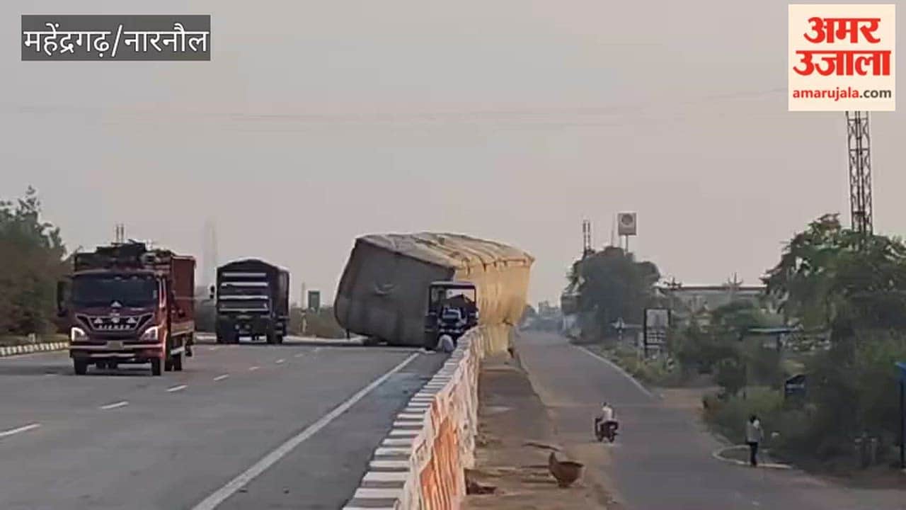 Major Accident Averted on NH-148B in Narnaul; Tractor-Trolley Gets Stuck on Divider Above Underpass
