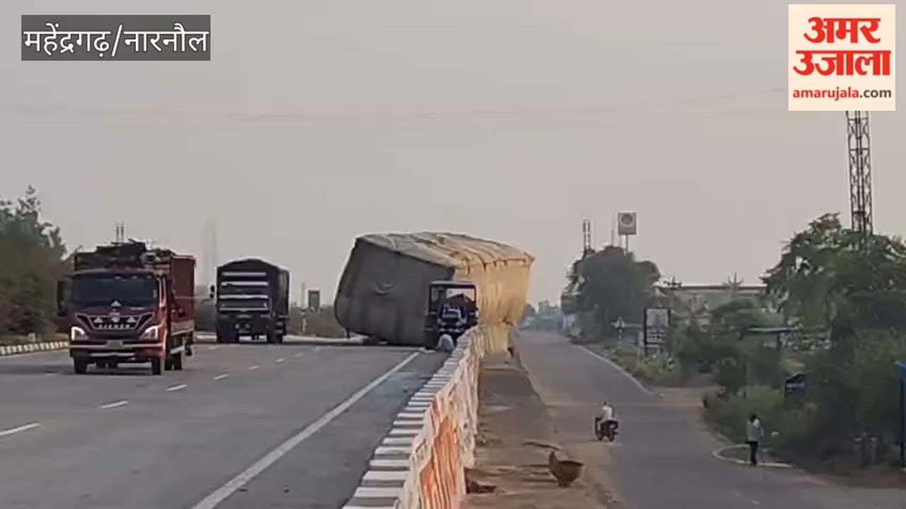 Major Accident Averted on NH-148B in Narnaul; Tractor-Trolley Gets Stuck on Divider Above Underpass