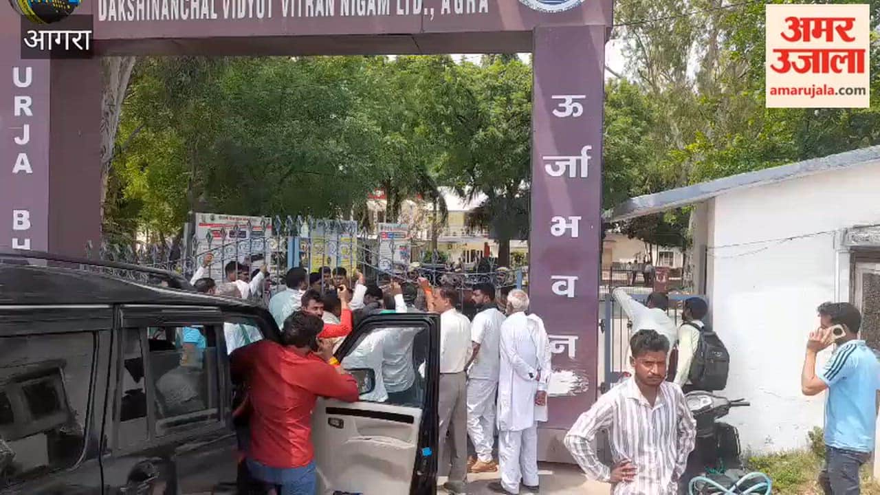 Farmers protest against Smart Meters at DVVNL Office in agra