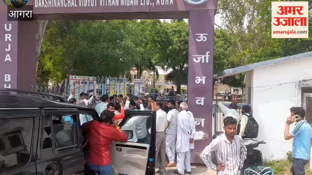 Farmers protest against Smart Meters at DVVNL Office in agra