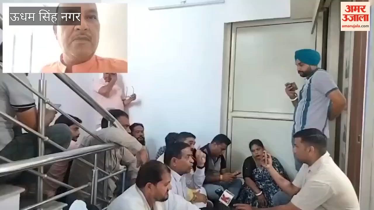 Dharna held in Rudrapur against seizure of vehicle due to non-payment of installment