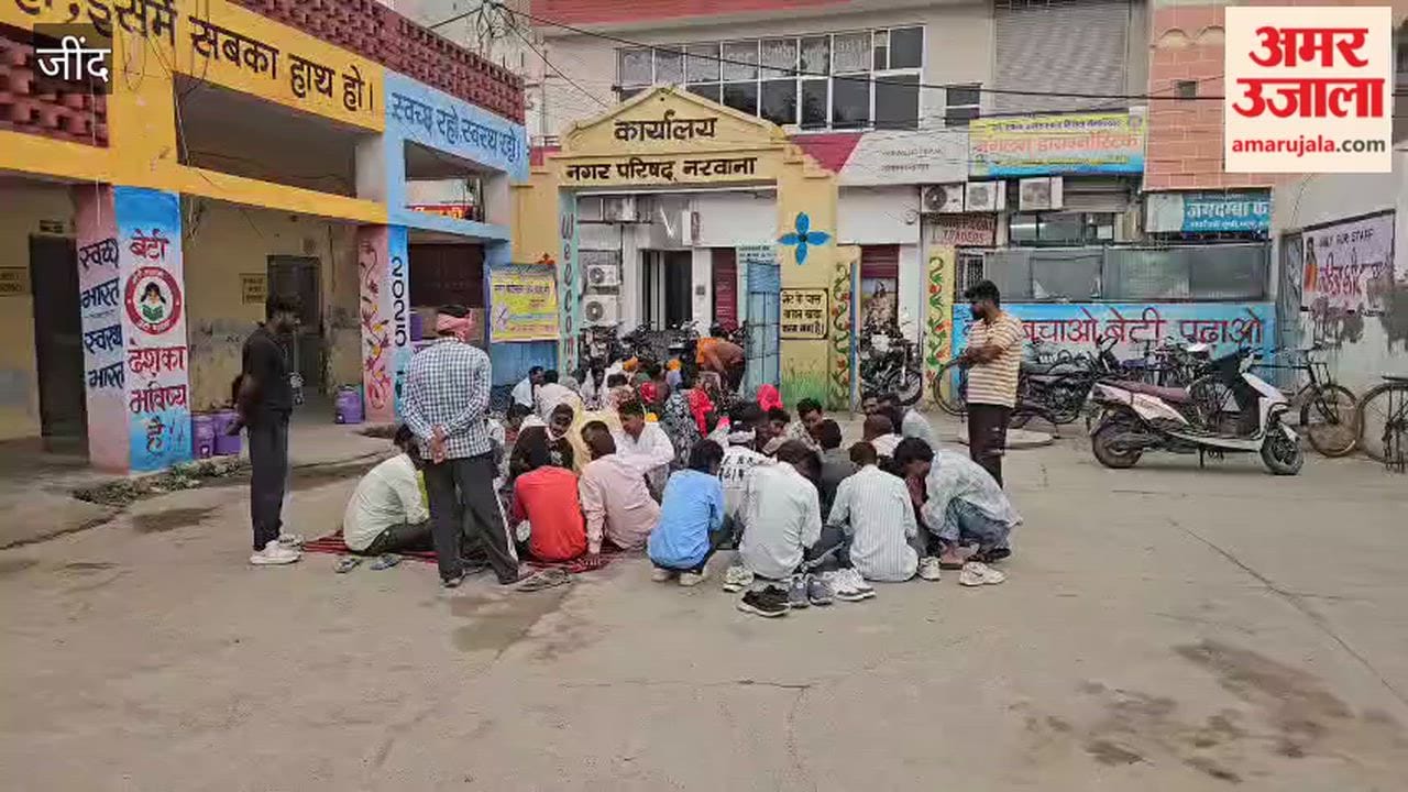 Sanitation Workers' Protest Intensifies in Narwana, Jind; Demonstrators Stage Sit-in at Gate