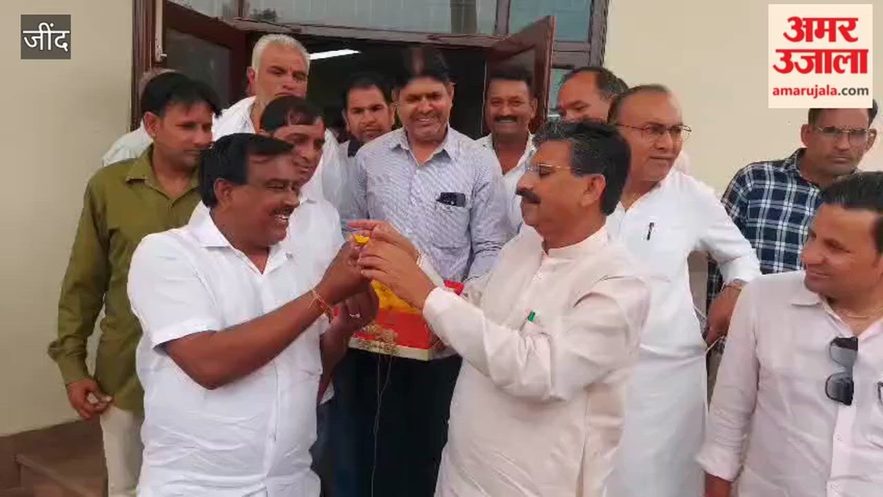Manohar Lal Khattar's birthday was celebrated in Narwana, Jind, where Cabinet Minister Krishan Kumar Bedi extended his congratulations by distributing laddoos