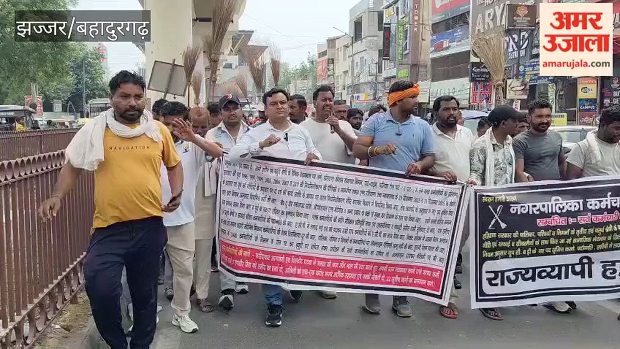 Sanitation workers in Bahadurgarh staged a protest holding brooms upside down