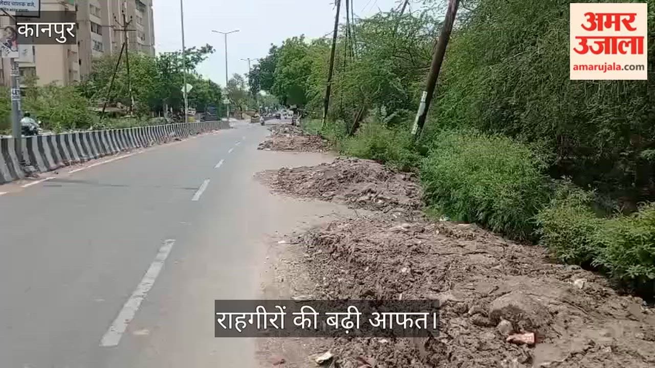 Kanpur Singhpur Road Turned into a Silt Filled Field Sewer Filth Has Been Piled on the Road for 10 Days