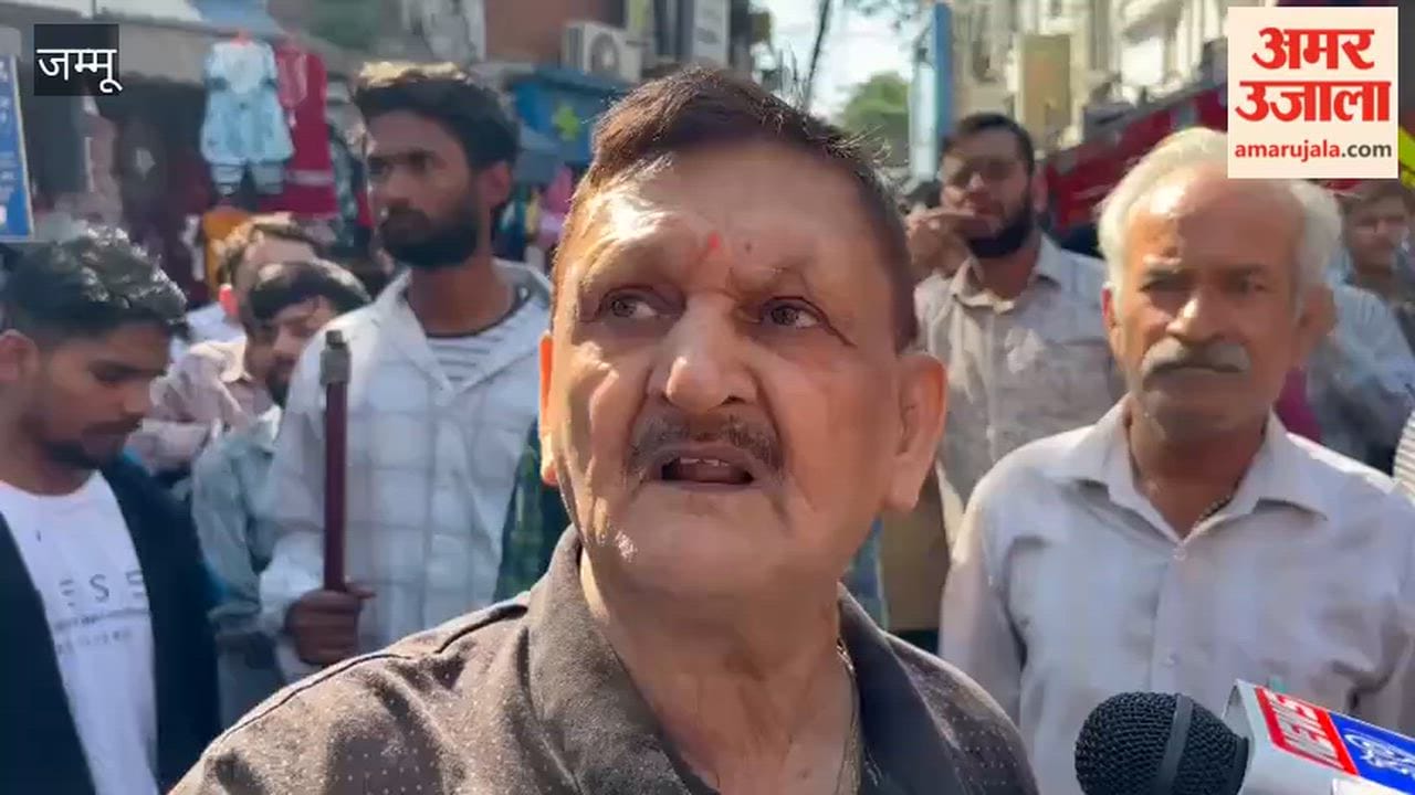 Major fire broke out in cloth shop in City Chowk