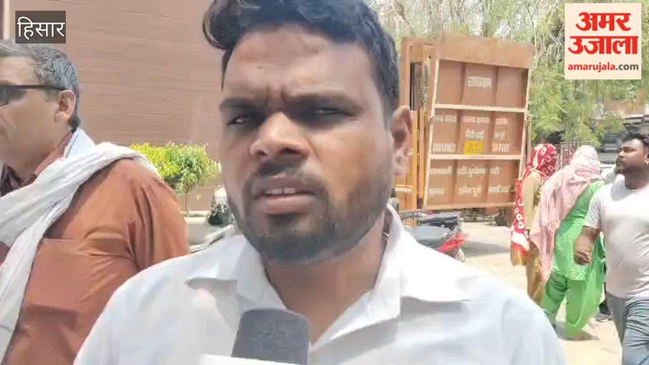 1,260 Tons of Garbage Emits Foul Odor in Hisar; Employees Stage Protest at Gate, Chanting Slogans