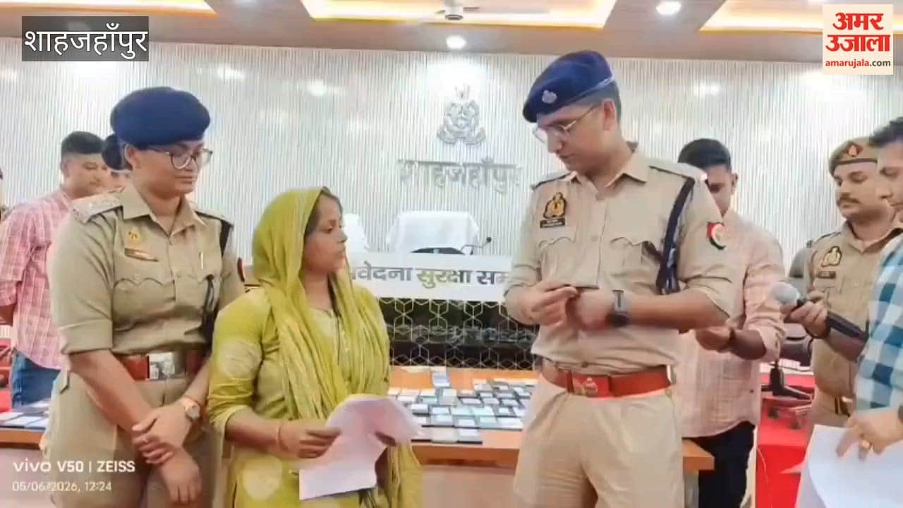 Police Recover 171 Mobile Phones, Return Them to Victims