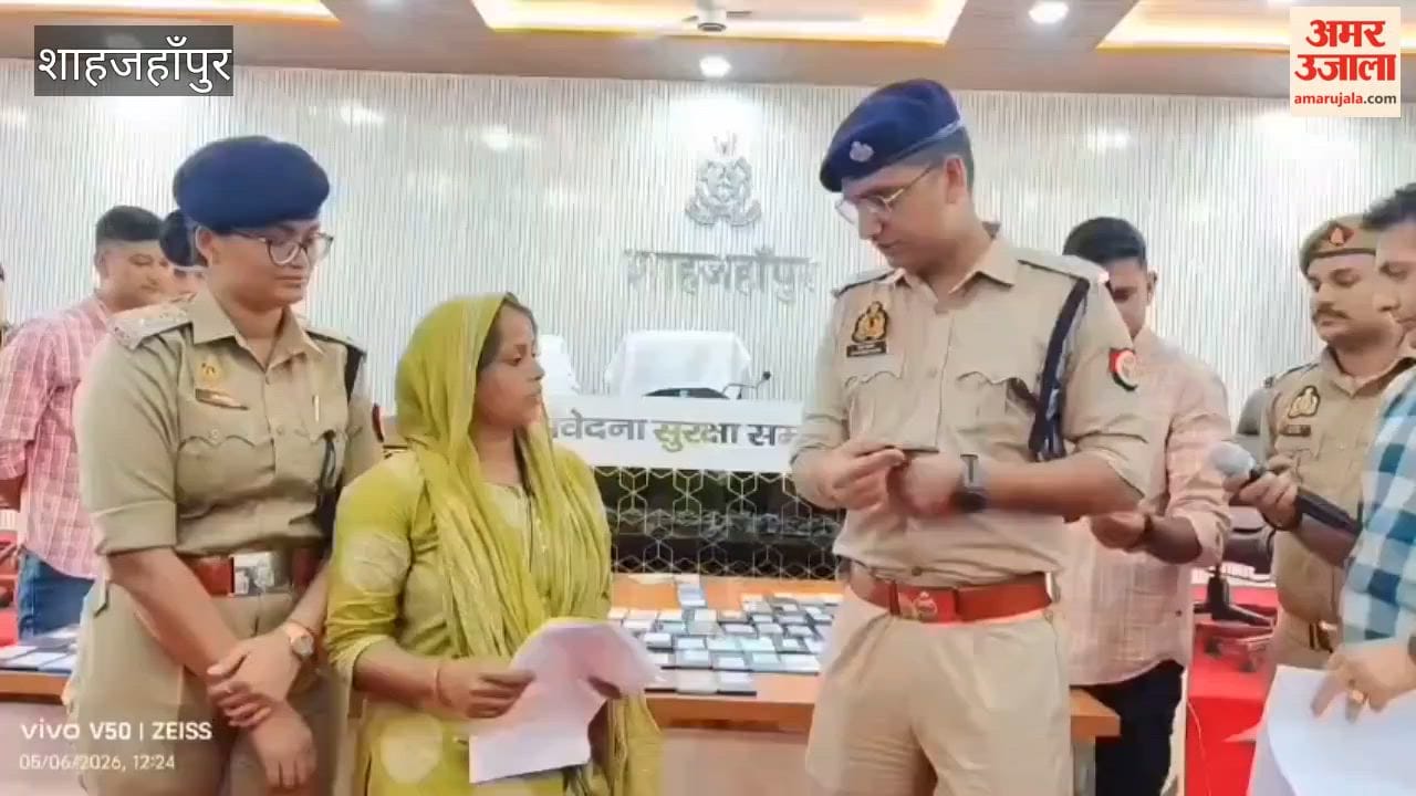 Police Recover 171 Mobile Phones, Return Them to Victims