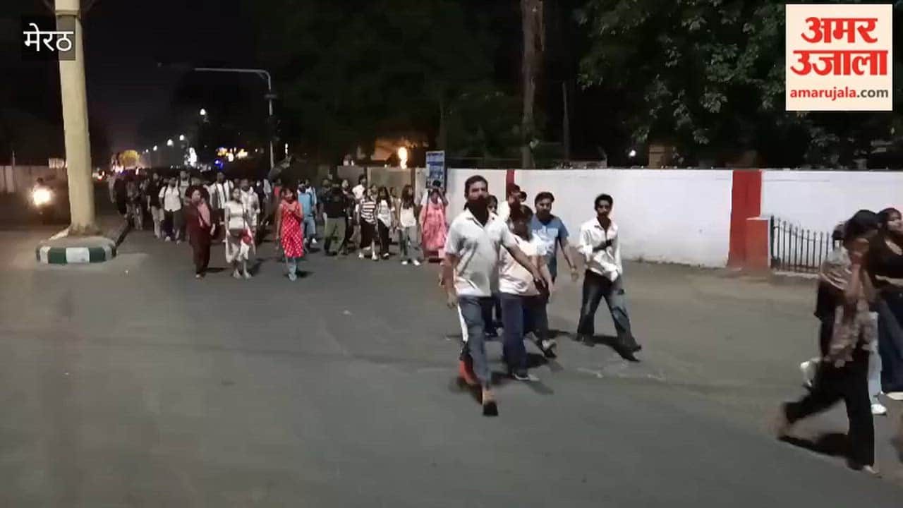 A massive foot pilgrimage was organized from St. Joseph Church to the Mother Mary Shrine in Sardhana, with thousands of devotees participating.