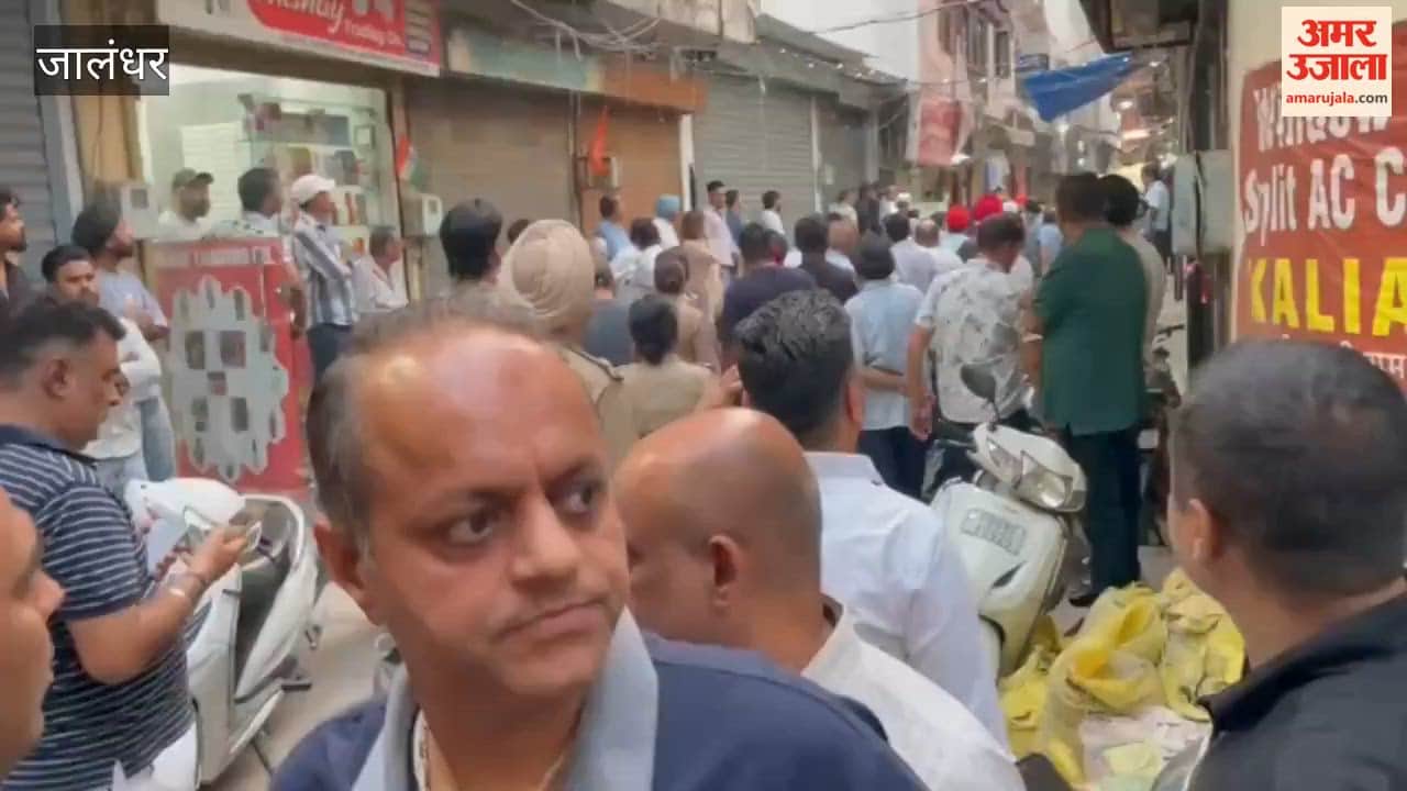 Uproar over leadership dispute in Jalandhar's Shekhan Bazaar; two factions clash in 'Machinan Wali Gali'.