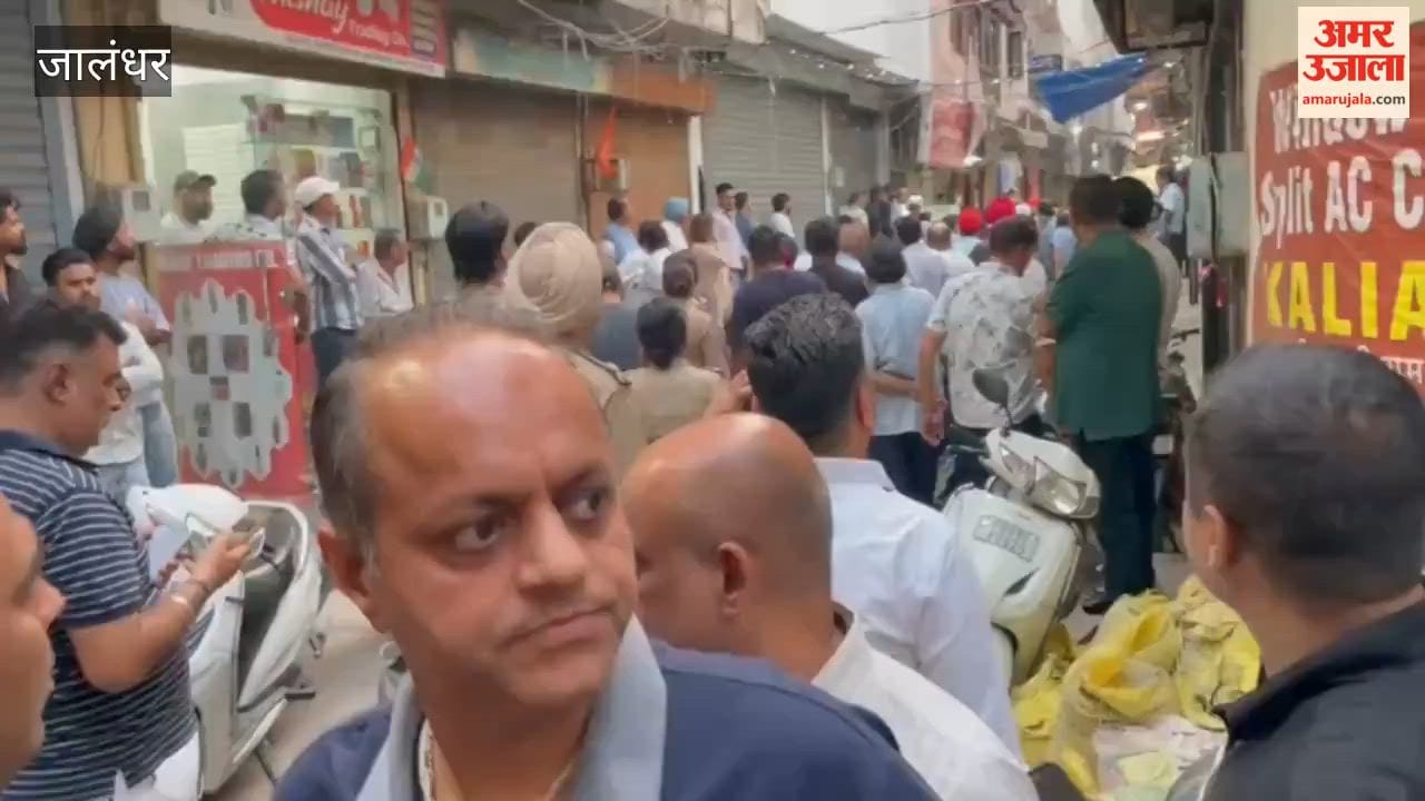 Uproar over leadership dispute in Jalandhar's Shekhan Bazaar; two factions clash in 'Machinan Wali Gali'.