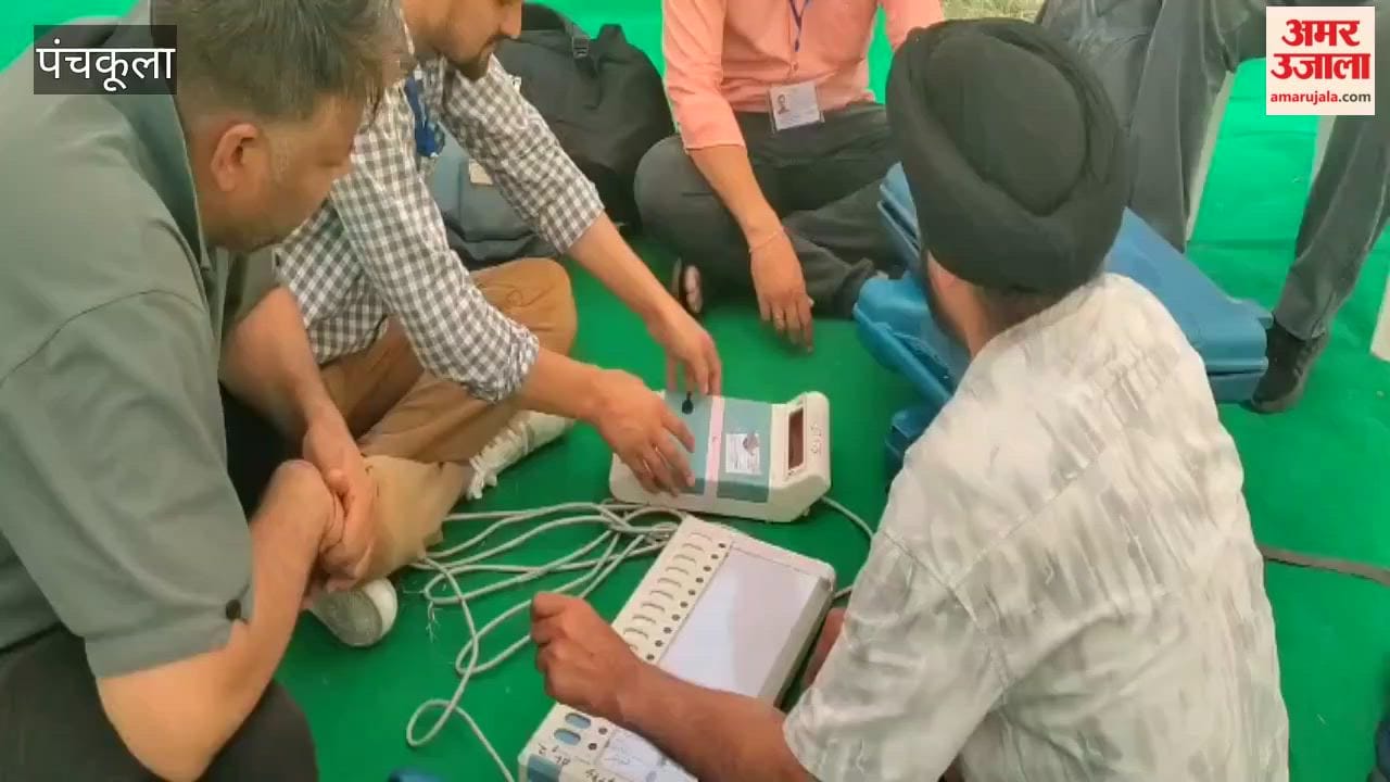 Panchkula Municipal Corporation Elections Tomorrow: Staff Members Collect EVMs from Sector 14 Girls' College