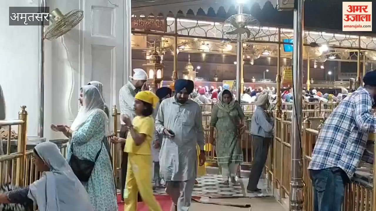 Bollywood actress Preity Zinta pays obeisance at Sachkhand Sri Harmandir Sahib.