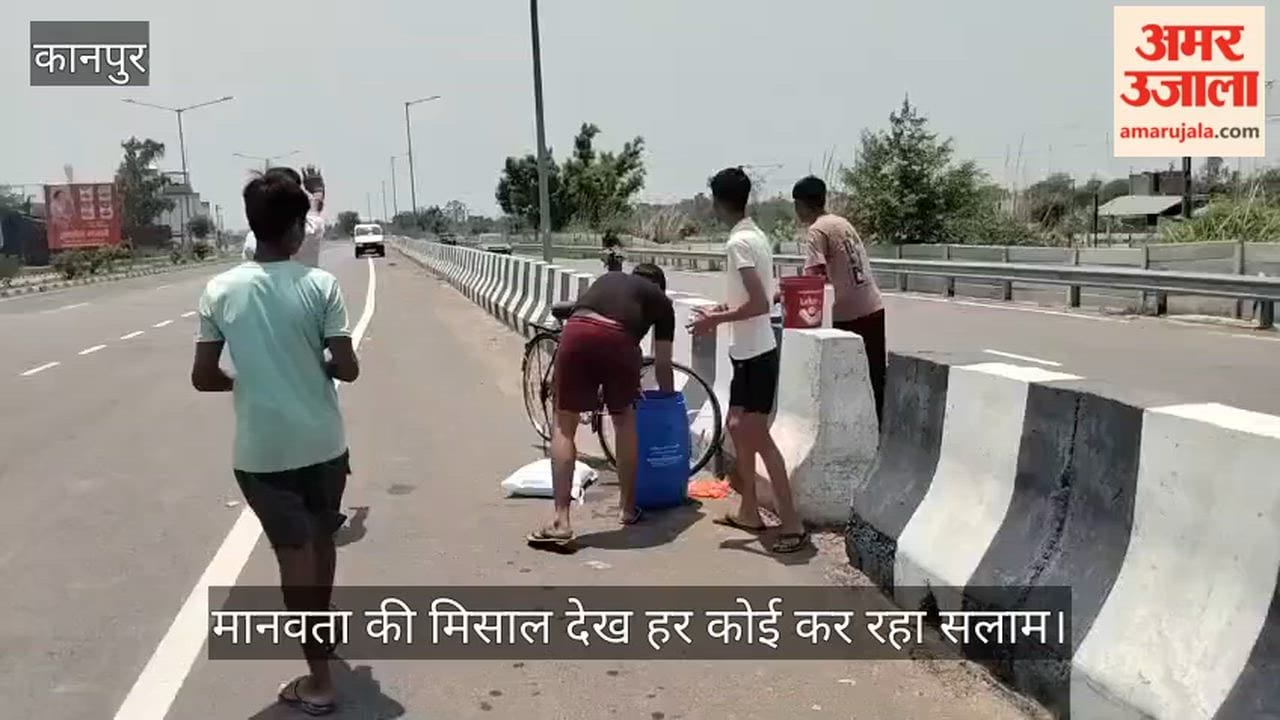 Kanpur In Shivrajpur Youths Turn Angels Amidst Scorching Heat Serve Cold Water to Travelers on Highway