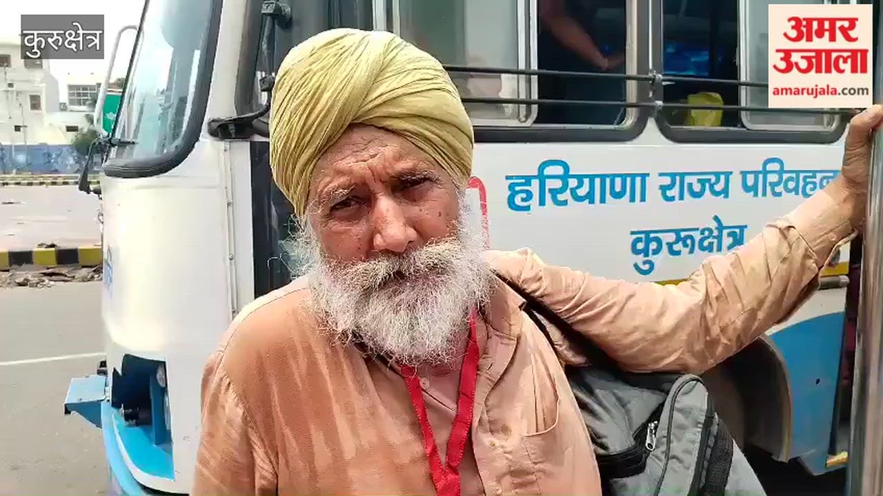 Devotees returning to Kurukshetra after completing their pilgrimage to Sachkhand Sri Hazur Sahib were welcomed with flowers.