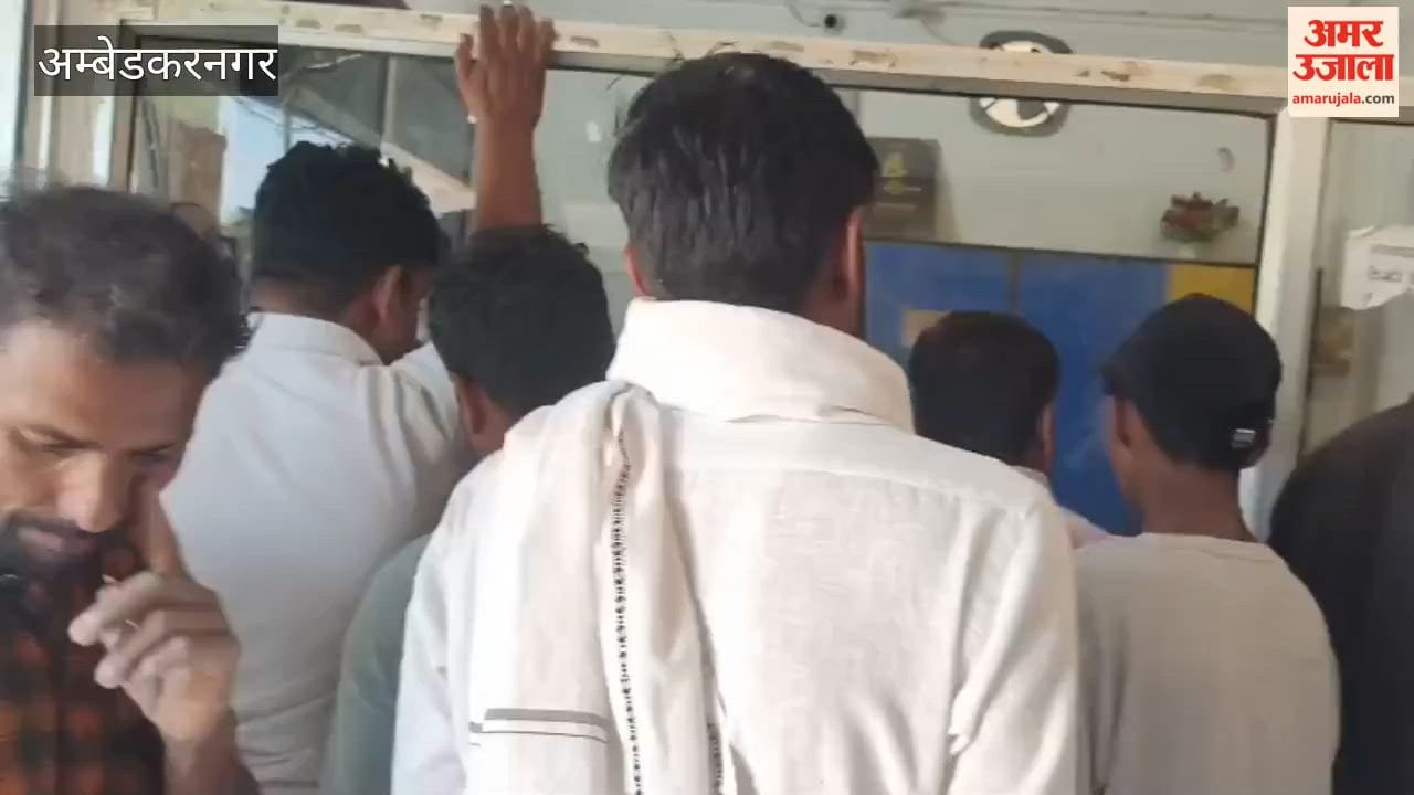अंबेडकरनगर में छुट्टी के दिन तेज धूप में सिलिंडर के लिए लगी लंबी कतारें, उपभोक्ता परेशान