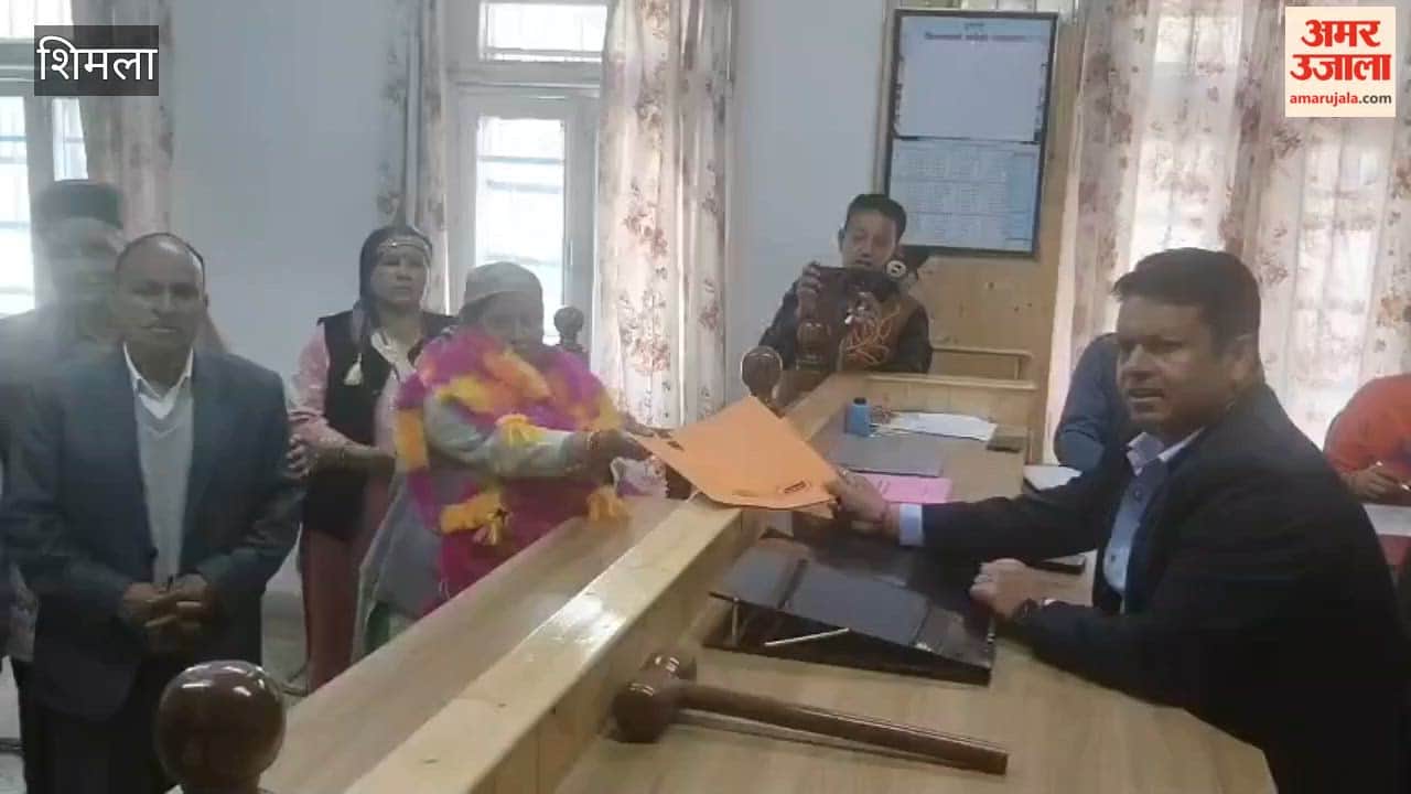 Shimla: On the second day, Urmila Bushahri from District Council Ward-8 (Bhaloon) and Vikram Kulla from Ward-7 (Khashdhar) filed their nominations in the Rohru subdivision