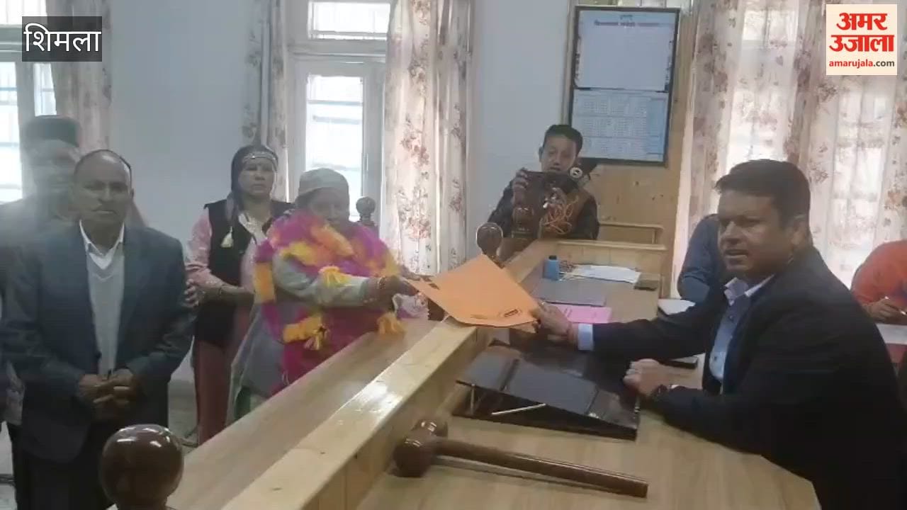 Shimla: On the second day, Urmila Bushahri from District Council Ward-8 (Bhaloon) and Vikram Kulla from Ward-7 (Khashdhar) filed their nominations in the Rohru subdivision