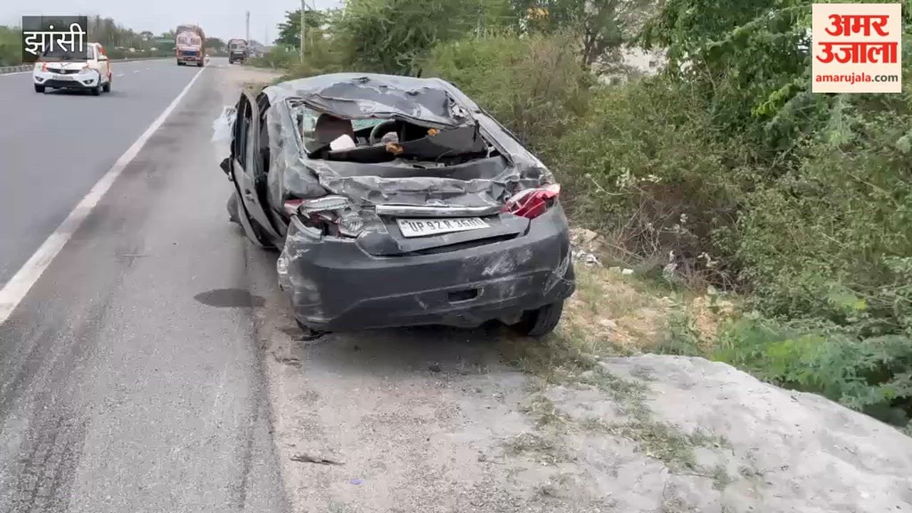 A young man travelling in a car died in a road accident near Barata in the Baragaon police station area.